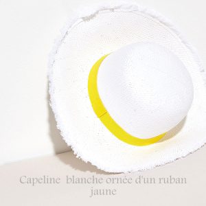 Capeline blanche ornée d'un ruban jaune - 22,99 €